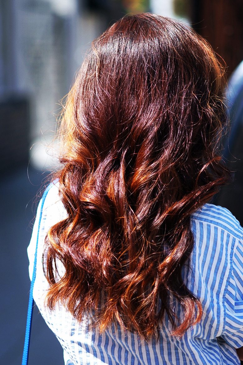 Curly hair and blue skirt_14