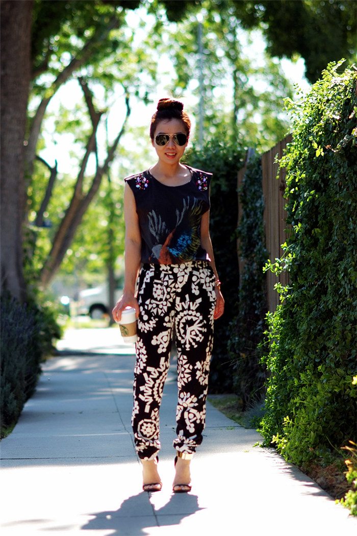 Print Tee and Floral Pants_5