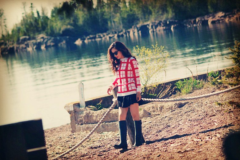 Checked Sweater and Mini Skirt_0