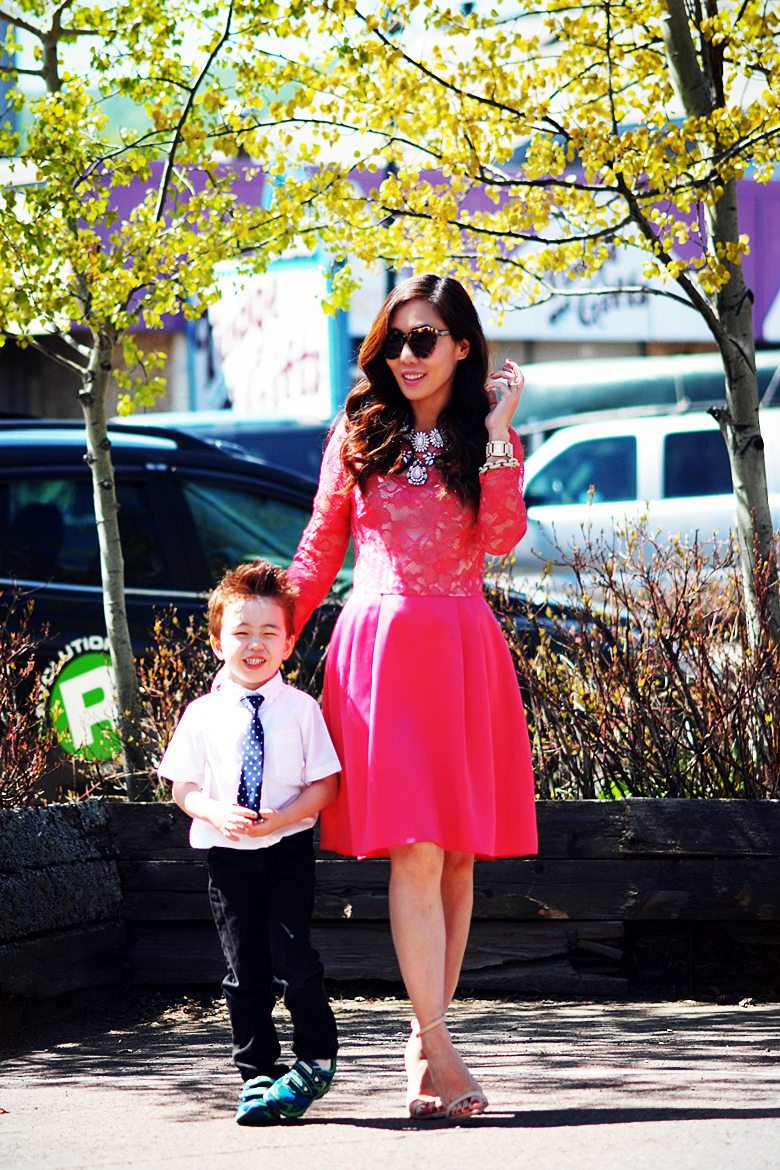 Wedding guest in Lace Dress_0