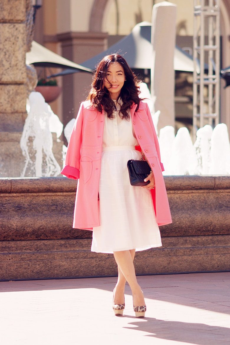 HallieSwanson Neiman Marcus Newport Beach Photo Shoot, All white look with Pink Coat and Leopard Pumps_6