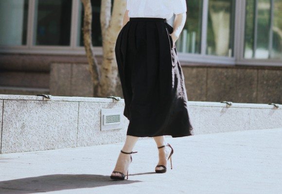Black and White Style: Tibi Skirt and Wide Brim Hat