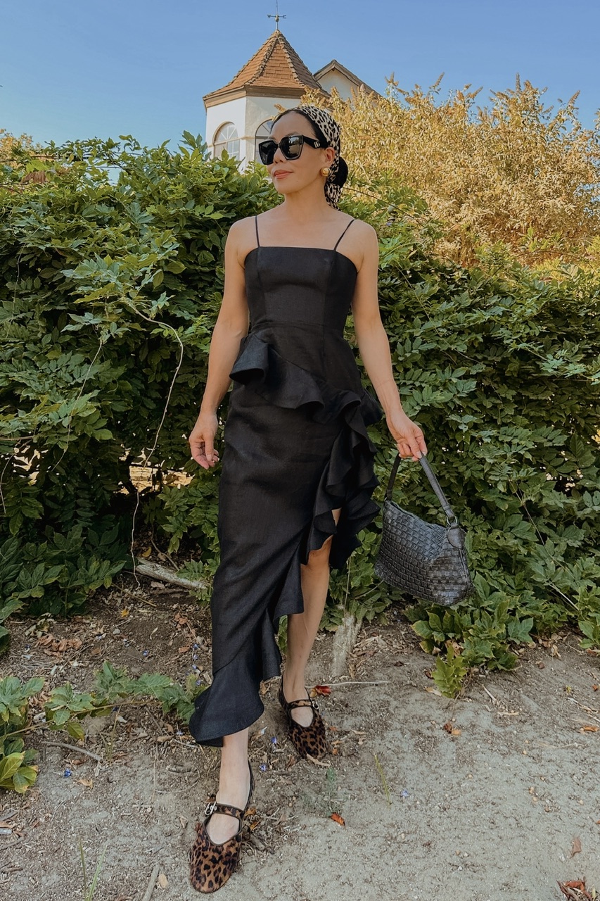 Summer Linen LBD and How to Accessorized It